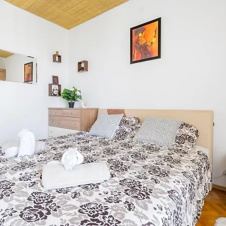 Apartment Adventure 75m2 Close To The Center Split