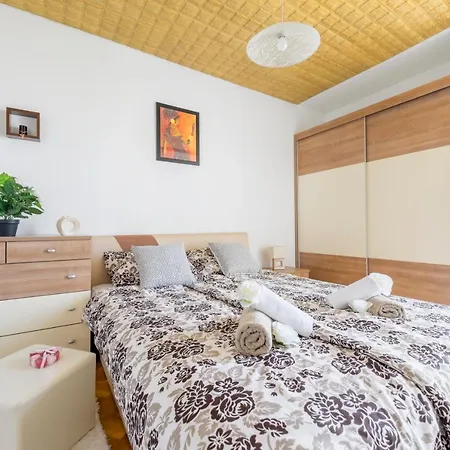 Apartment Adventure 75m2 Close To The Center Split