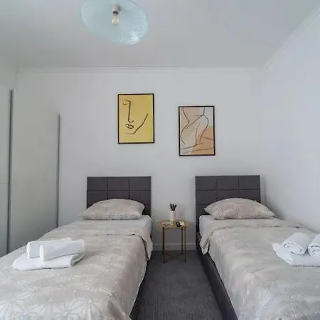 Adventure 75m2 Close To The Center Apartment *